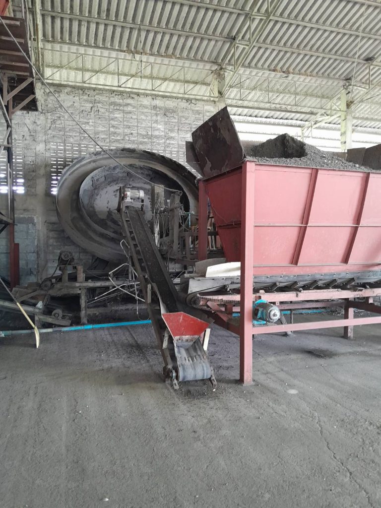 Bring the ingredients to fertilizer pelletizing plate