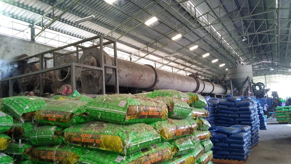 Tunnels for heating and drying fertilizer pellets
